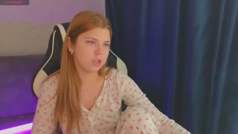 Snapshot of _kirieshka chatting on 19, 10, 2025 Molly Emily online show from 19, 10, 2025