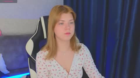 Snapshot of _kirieshka chatting on 9, 11, 2025 Molly Emily online show from 9, 11, 2025