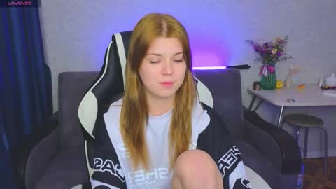 Snapshot of _kirieshka chatting on 28, 11, 2025 Molly Emily online show from 28, 11, 2025