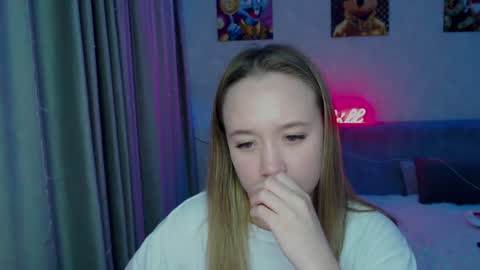 _lalune_ online show from 25, 12, 2024