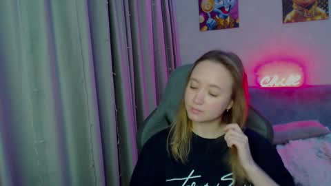 _lalune_ online show from 3, 1, 2025