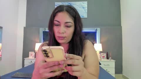 Snapshot of _lauralove_69 chatting on 29, 11, 2025 Lauralove online show from 29, 11, 2025