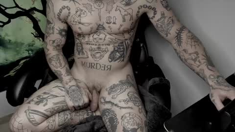 Snapshot of _layne chatting on 12, 12, 2024 Layne online show from 12, 12, 2024