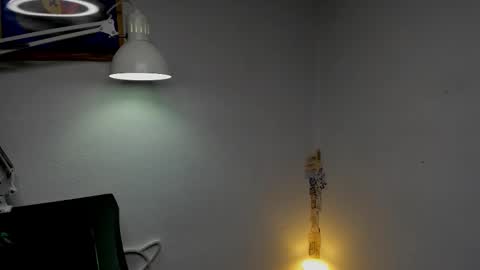 Snapshot of _layne chatting on 14, 11, 2025 Layne online show from 14, 11, 2025