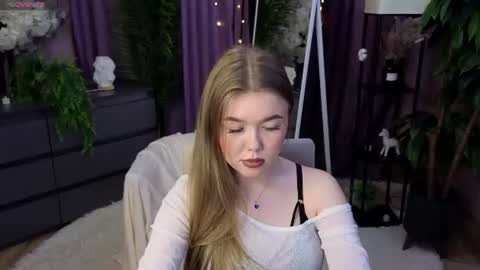 Snapshot of _liilcrystal_ chatting on 18, 6, 2026 _liilcrystal_ online show from 18, 6, 2026