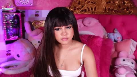 _little_glrl_ online show from 11, 4, 2026