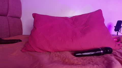 Snapshot of _lorrayne_ chatting on 15, 1, 2025 Lorrayne online show from 15, 1, 2025