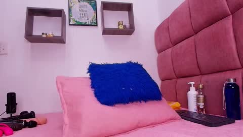 Snapshot of _lorrayne_ chatting on 28, 2, 2025 Lorrayne online show from 28, 2, 2025