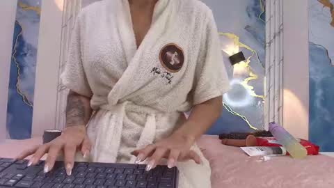 Snapshot of _lorrayne_ chatting on 12, 9, 2025 Lorrayne online show from 12, 9, 2025