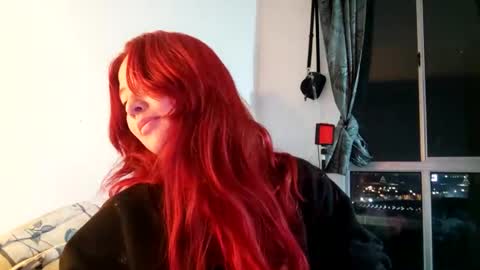 _lunaa__ online show from 5, 3, 2025