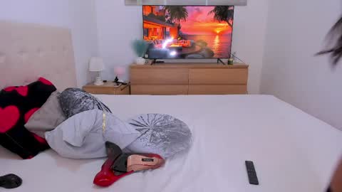 Lynna online show from 6, 4, 2026