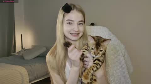 Snapshot of _magic_smile chatting on 12, 4, 2026 Anna online show from 12, 4, 2026