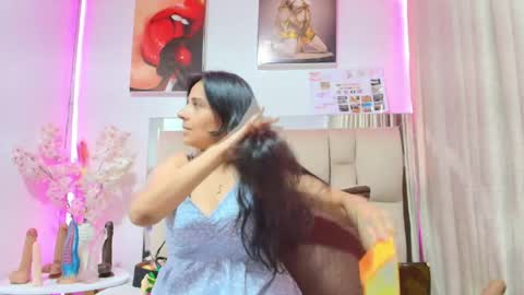 Snapshot of _marcela__ chatting on 25, 5, 2026 _marcela__ online show from 25, 5, 2026