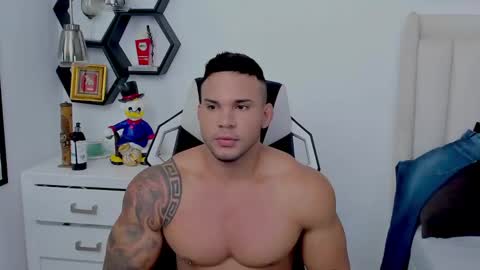 Snapshot of _matthew_santos_ chatting on 12, 12, 2024 _matthew_santos_ online show from 12, 12, 2024