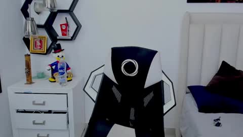 Snapshot of _matthew_santos_ chatting on 15, 12, 2024 _matthew_santos_ online show from 15, 12, 2024