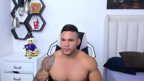 Snapshot of _matthew_santos_ chatting on 17, 1, 2025 _matthew_santos_ online show from 17, 1, 2025