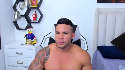 Snapshot of _matthew_santos_ chatting on 17, 1, 2025 _matthew_santos_ online show from 17, 1, 2025