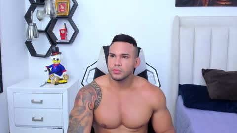 Snapshot of _matthew_santos_ chatting on 27, 1, 2025 _matthew_santos_ online show from 27, 1, 2025