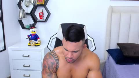 Snapshot of _matthew_santos_ chatting on 4, 2, 2025 _matthew_santos_ online show from 4, 2, 2025