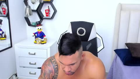 Snapshot of _matthew_santos_ chatting on 5, 2, 2025 _matthew_santos_ online show from 5, 2, 2025