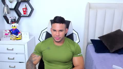 Snapshot of _matthew_santos_ chatting on 8, 2, 2025 _matthew_santos_ online show from 8, 2, 2025