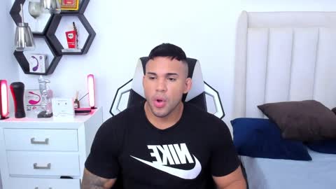 Snapshot of _matthew_santos_ chatting on 11, 3, 2025 _matthew_santos_ online show from 11, 3, 2025