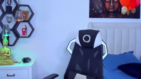 Snapshot of _matthew_santos_ chatting on 6, 11, 2025 _matthew_santos_ online show from 6, 11, 2025