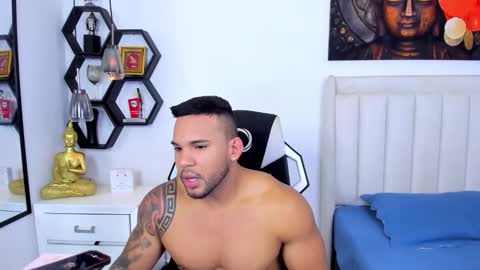 Snapshot of _matthew_santos_ chatting on 22, 12, 2025 _matthew_santos_ online show from 22, 12, 2025