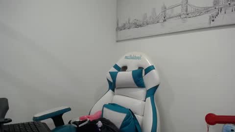  Mia  online show from 18, 2, 2025