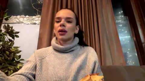 Snapshot of _milagoddess chatting on 19, 12, 2024 AstrideVonTeese online show from 19, 12, 2024