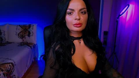 Snapshot of _milani_ chatting on 25, 11, 2025 Milani online show from 25, 11, 2025