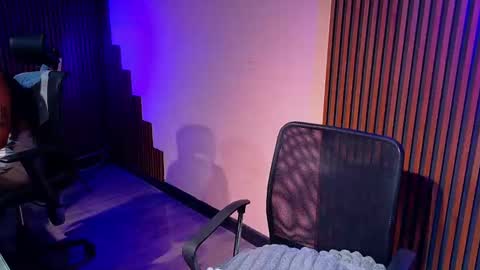 Snapshot of _mileyross chatting on 9, 5, 2026 Call me Miley online show from 9, 5, 2026