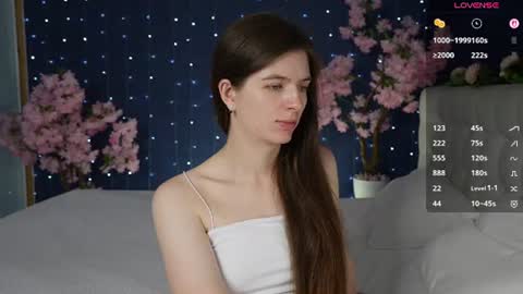 Snapshot of _mirror_girl chatting on 23, 7, 2026 Victoria online show from 23, 7, 2026