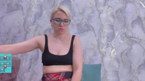 Snapshot of _miss_strawberry_ chatting on 8, 1, 2025 Sofia birthday october 29 online show from 8, 1, 2025