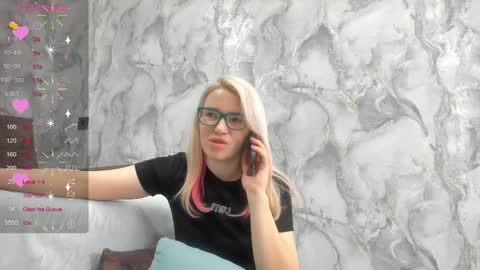 Snapshot of _miss_strawberry_ chatting on 9, 3, 2025 Sofia birthday october 29 online show from 9, 3, 2025