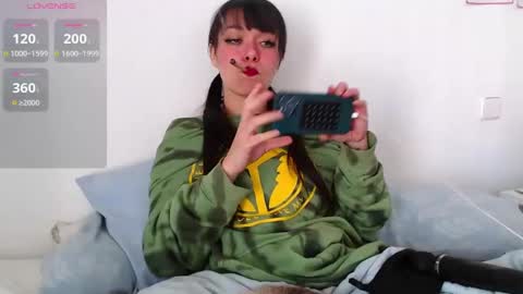 Snapshot of _missshe_ chatting on 16, 2, 2025 Sophia Help me get 100 thumbs up online show from 16, 2, 2025