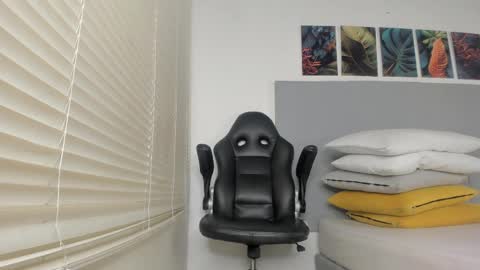 _molly_rosse_ online show from 14, 4, 2026