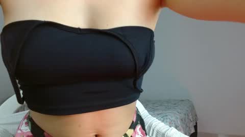 Snapshot of _nayade_ chatting on 22, 2, 2025 _nayade_ online show from 22, 2, 2025