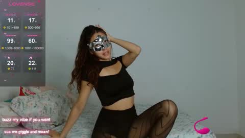 Snapshot of _nayade_ chatting on 14, 10, 2025 _nayade_ online show from 14, 10, 2025