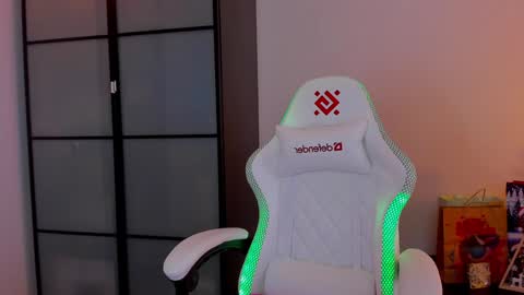 Snapshot of _nemalkovamia chatting on 27, 1, 2025 Mia with a big heart online show from 27, 1, 2025