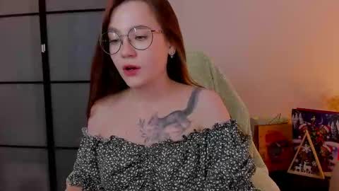 Snapshot of _nemalkovamia chatting on 13, 2, 2025 Mia with a big heart online show from 13, 2, 2025