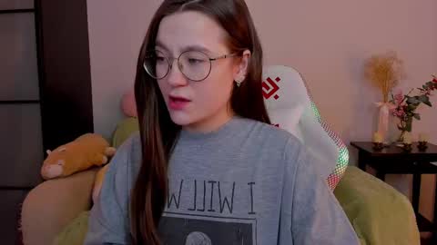 Snapshot of _nemalkovamia chatting on 23, 2, 2025 Mia with a big heart online show from 23, 2, 2025