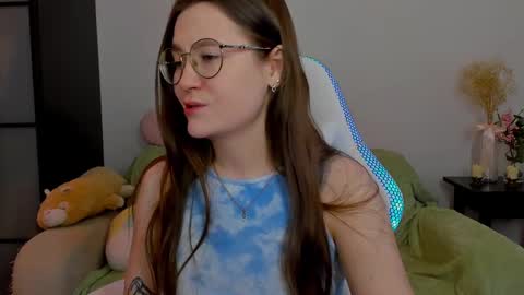 Snapshot of _nemalkovamia chatting on 24, 2, 2025 Mia with a big heart online show from 24, 2, 2025