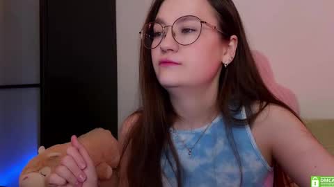 Snapshot of _nemalkovamia chatting on 12, 3, 2025 Mia with a big heart online show from 12, 3, 2025