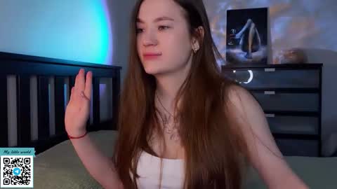 Snapshot of _nemalkovamia chatting on 2, 10, 2025 Mia with a big heart online show from 2, 10, 2025