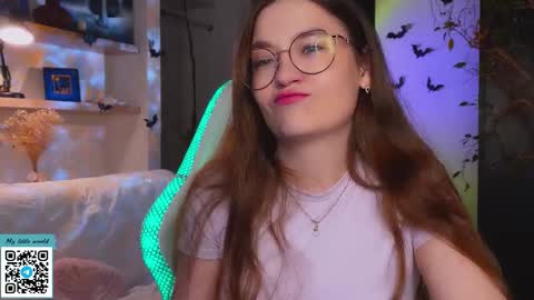 Snapshot of _nemalkovamia chatting on 26, 10, 2025 Mia with a big heart online show from 26, 10, 2025