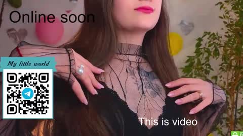 Snapshot of _nemalkovamia chatting on 18, 11, 2025 Mia with a big heart online show from 18, 11, 2025