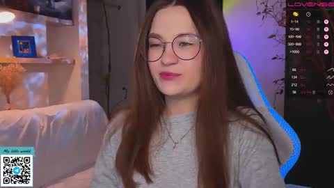 Snapshot of _nemalkovamia chatting on 23, 11, 2025 Mia with a big heart online show from 23, 11, 2025