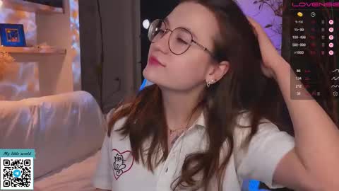 Snapshot of _nemalkovamia chatting on 25, 11, 2025 Mia with a big heart online show from 25, 11, 2025