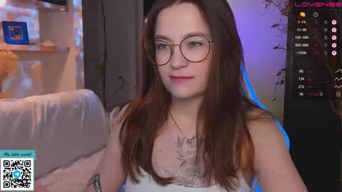 Snapshot of _nemalkovamia chatting on 27, 11, 2025 Mia with a big heart online show from 27, 11, 2025